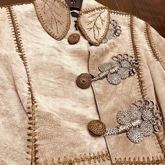 Jackets & Blazers - Women's Beige Suede Leather Jacket with Embroidered Detailing